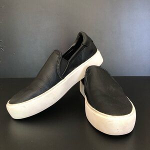 Ugg (Ugh) Jass Sneakers Women’s Size 8.5 Black Leather Slip On Loafers
